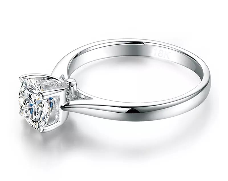 ✨ Anillo de Oro Blanco con Circonias Cúbicas ✨