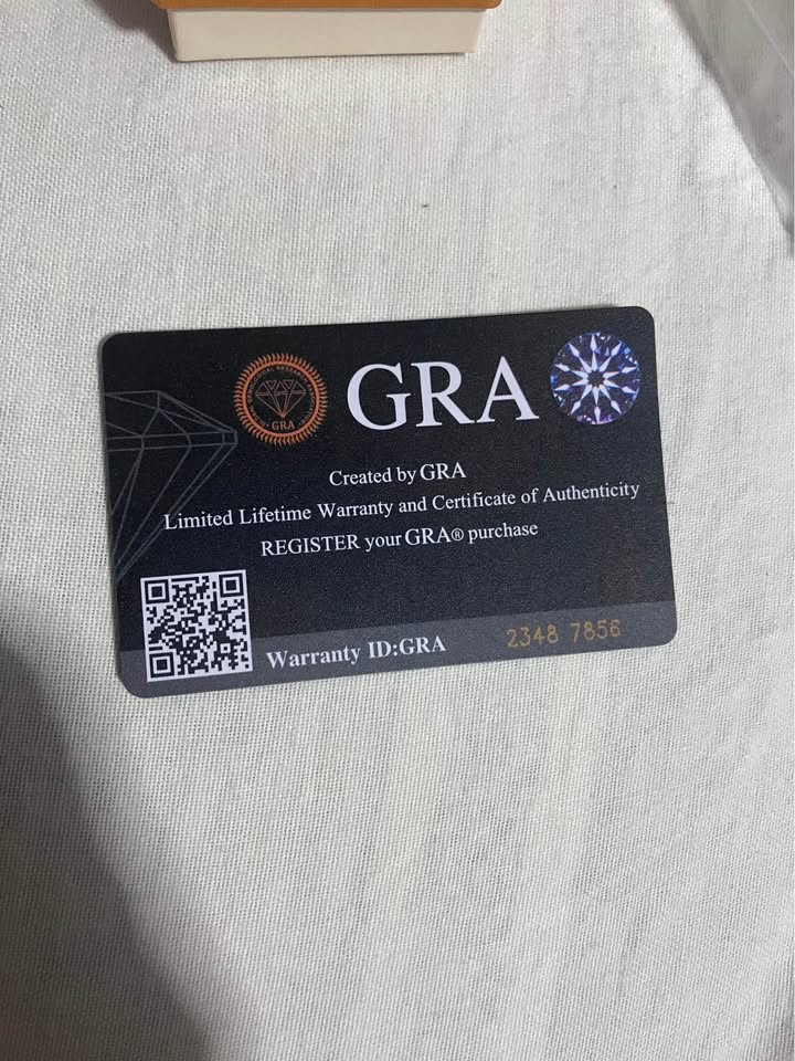 Anillo de Compromiso con Moissanita — Baño de Oro