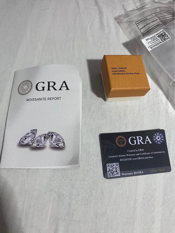Anillo de Compromiso con Moissanita — Baño de Oro